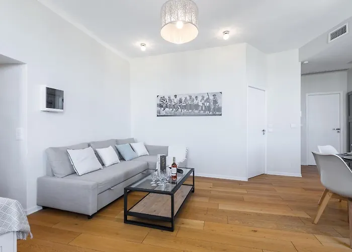 Gorgeous 1 Bdr With Gardens View In The Old Town