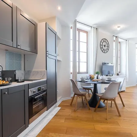 Gorgeous 1 Bdr With Gardens View In The Old Town Apartment Nice Exterior photo