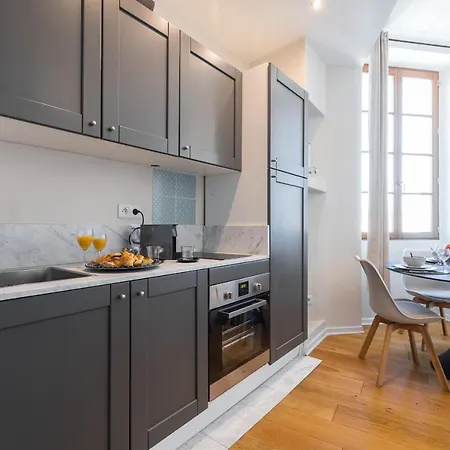 Gorgeous 1 Bdr With Gardens View In The Old Town Apartment Nice Exterior photo